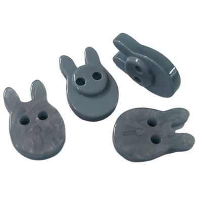 Nút áo nhựa hình thỏ 18mm với hiệu ứng cầu vồng 2 lỗ để may áo sơ mi