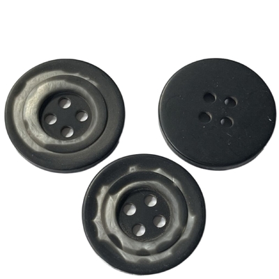 Nút sừng giả 34,3mm với 4 lỗ sử dụng cho áo khoác ngoài