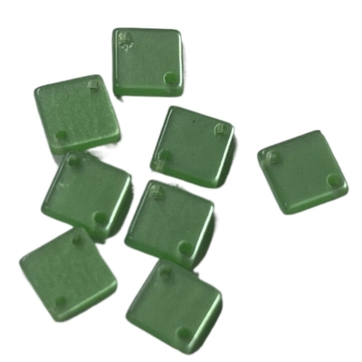 Màu xanh lá cây Các nút vuông tùy chỉnh Màu sắc lạ mắt 2 lỗ trong 6 * 6mm Sử dụng cho Tự làm