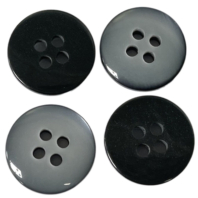 Nút áo nhựa tái chế 4 lỗ Sử dụng màu bạc trên áo sơ mi